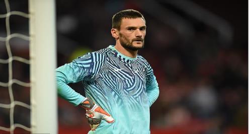 توتنهام يعلن إصابة هوجو لوريس بخلع في المرفق